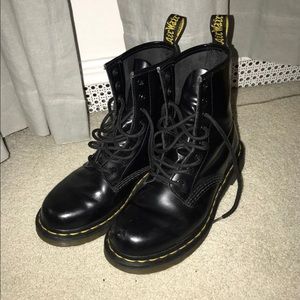 black dr. martens 1640
